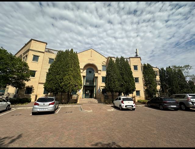 5,800M² OFFICE FOR SALE IN SUNNINGHILL